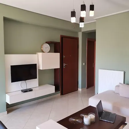 Quiet In A Private House Λουτράκι
