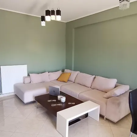 Quiet In A Private House Λουτράκι