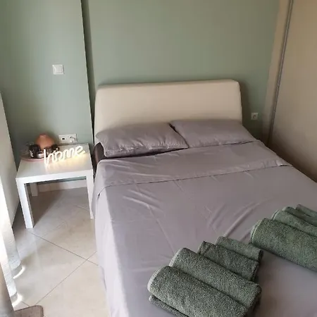 Quiet In A Private House * Λουτράκι